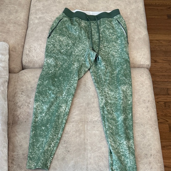 lululemon athletica Textured Green Joggers - Picture 1 of 4